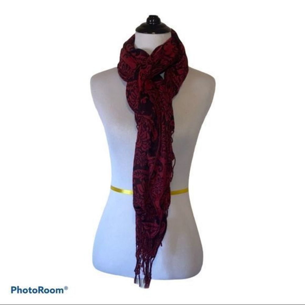 5/$30 🎈 Red and black womens multi way‎ floral damask scarf